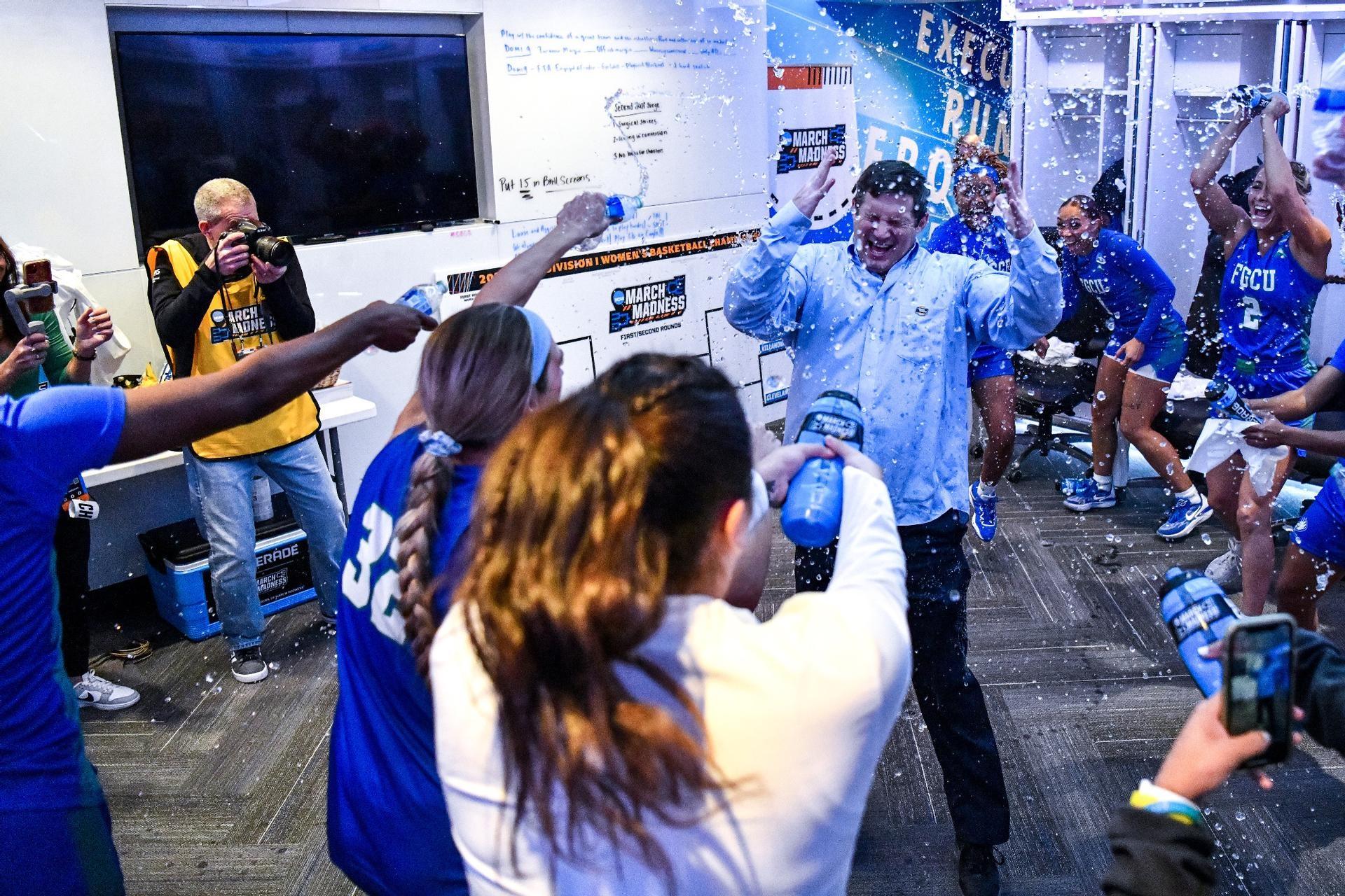 No. 12 Florida Gulf Coast upset No. 5 Washington State